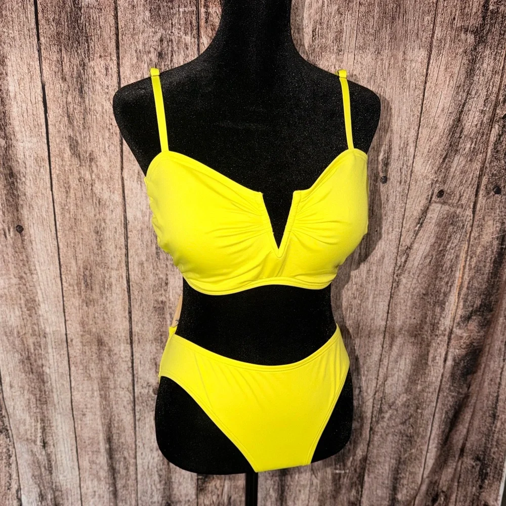 Vince Camuto Vibrant neon green Swimwear free gift included ! 🎁 💝